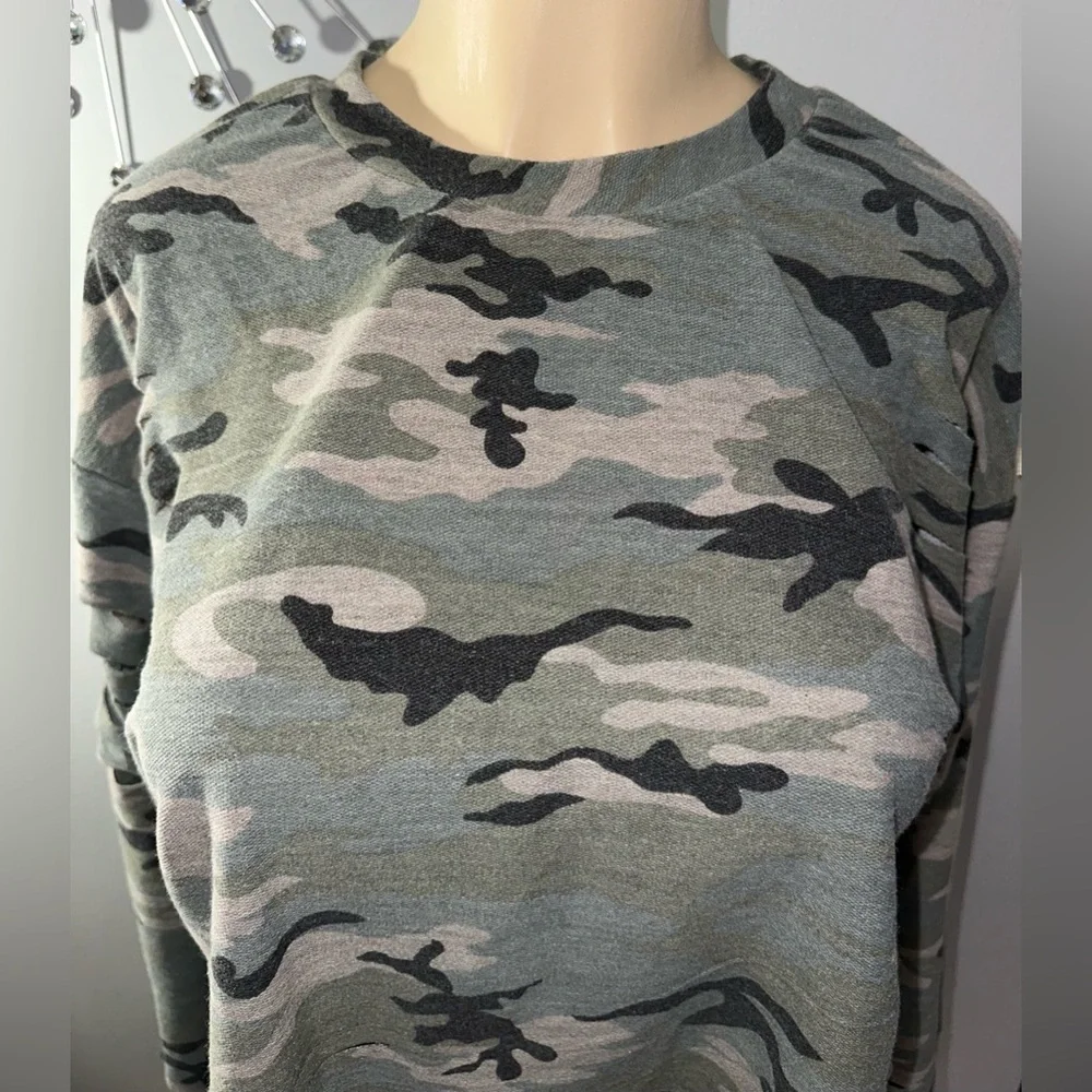 Dance & Marvel Green Camo Ripped Style Crop Top‎ - Picture 7 of 16